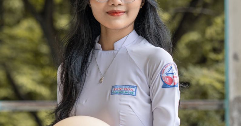 Student Loans - Nữ sinh xinh đẹp Việt Nam